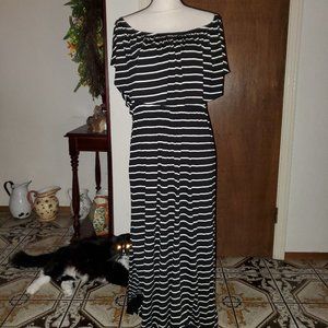 NWOT - Boutique off the shoulder maxi dress sz 2XL